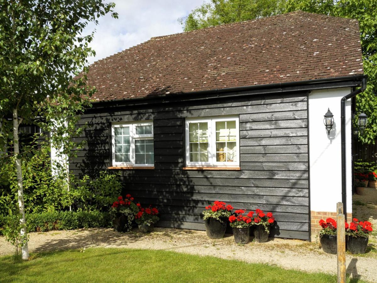 The Walnut, Meopham - A Private Retreat Rural Location Villa Exterior photo