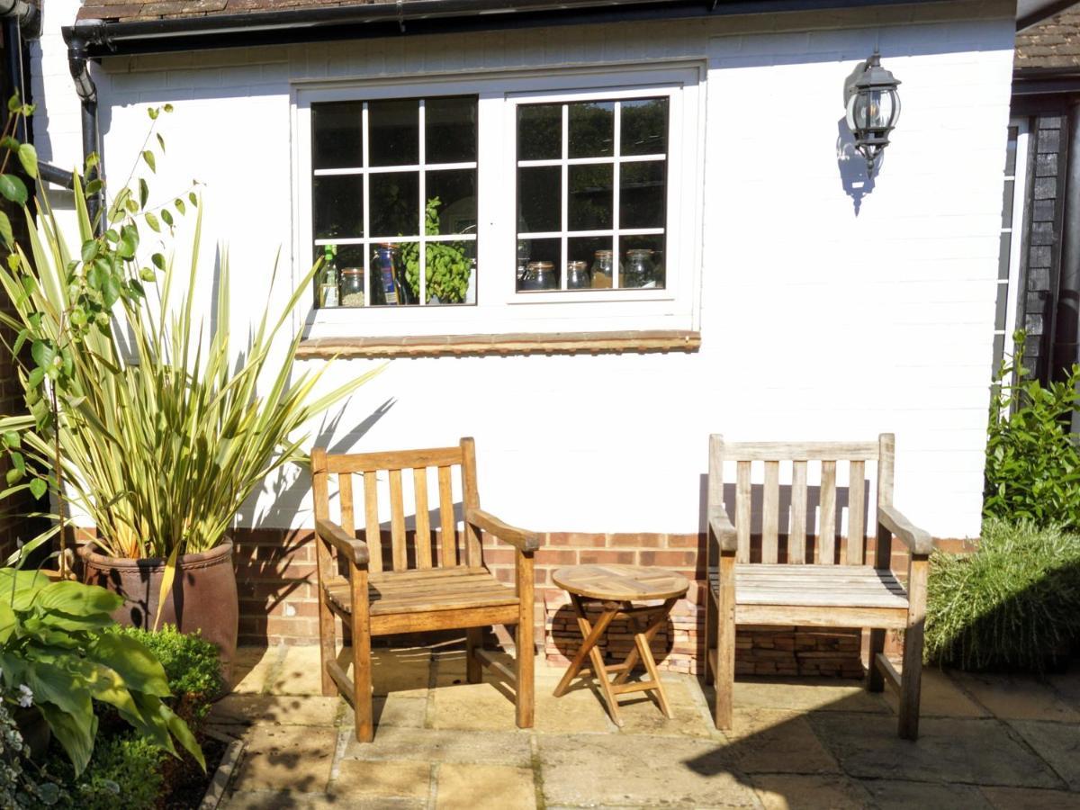 The Walnut, Meopham - A Private Retreat Rural Location Villa Exterior photo